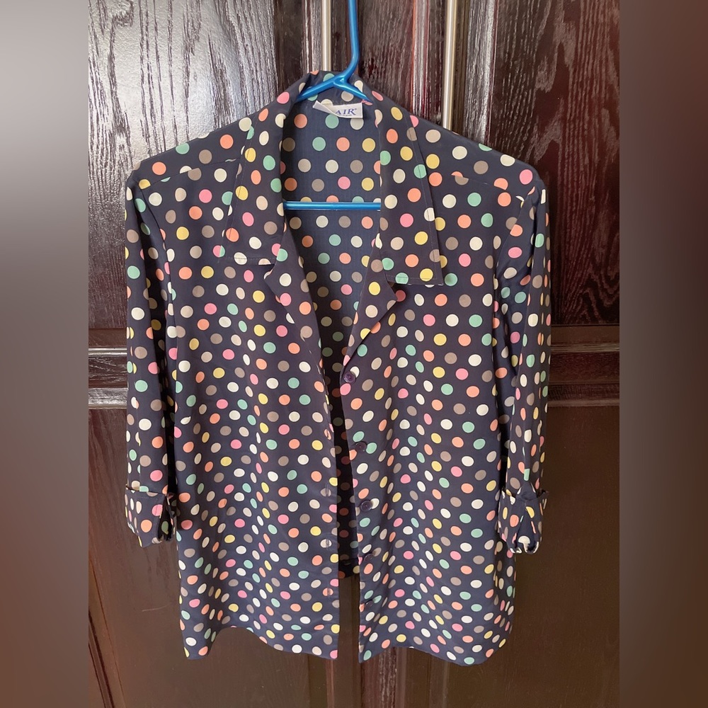 Super Cute Polka Dot Button Up Blouse 👚